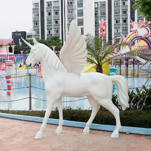 游樂園飛馬雕塑